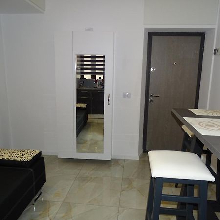 Water Lily Apartment Studio 2 Free Parking- Self Check-In Oradea Kamer foto