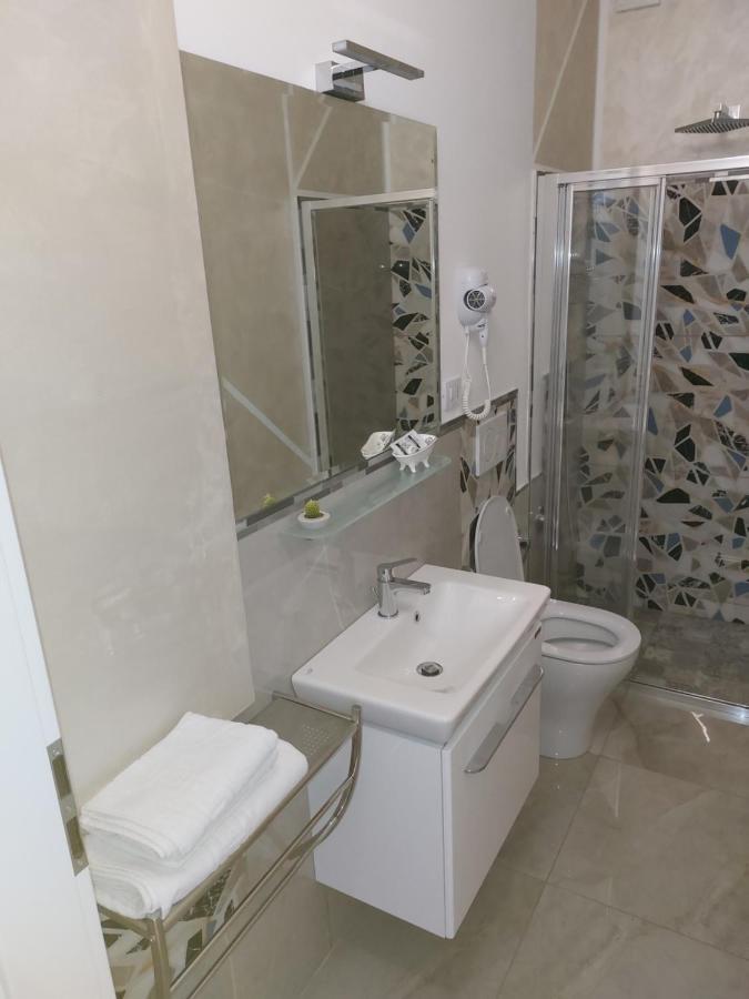Water Lily Apartment Studio 2 Free Parking- Self Check-In Oradea Buitenkant foto