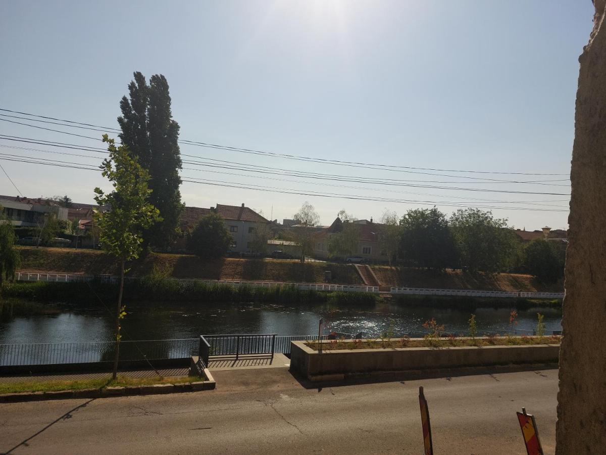 Water Lily Apartment Studio 2 Free Parking- Self Check-In Oradea Buitenkant foto