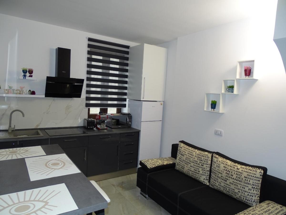 Water Lily Apartment Studio 2 Free Parking- Self Check-In Oradea Buitenkant foto