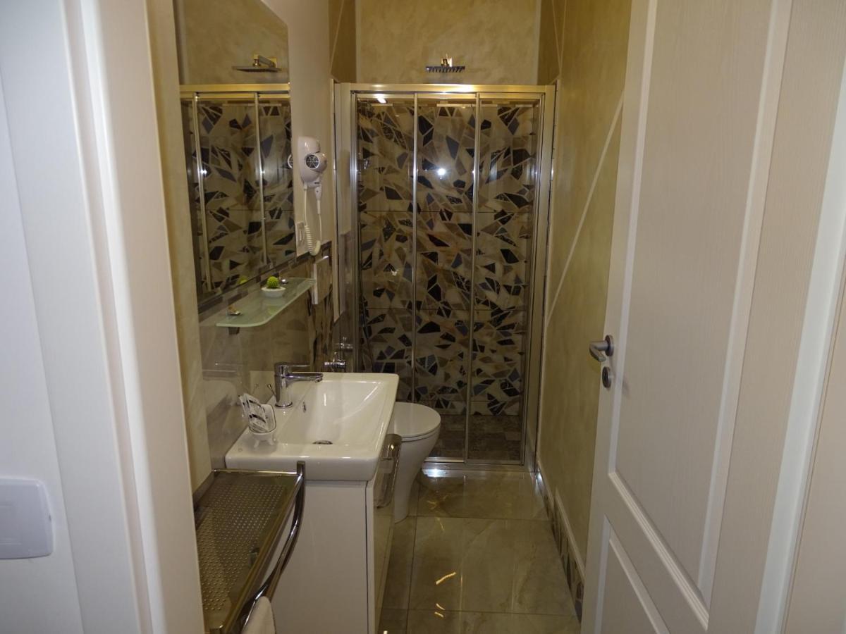 Water Lily Apartment Studio 2 Free Parking- Self Check-In Oradea Buitenkant foto