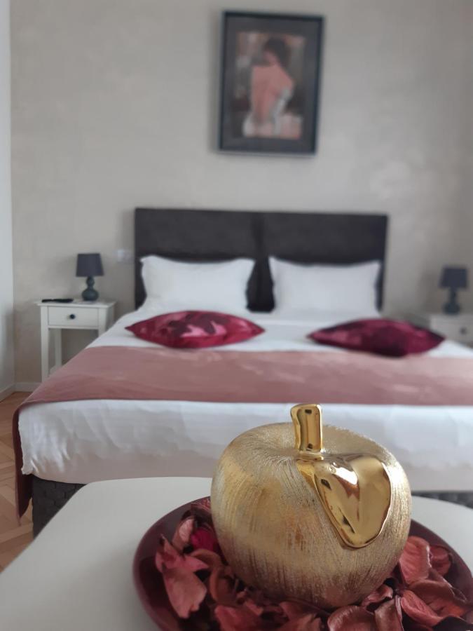 Water Lily Apartment Studio 2 Free Parking- Self Check-In Oradea Buitenkant foto